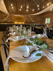 Bílý textilní ubrousek